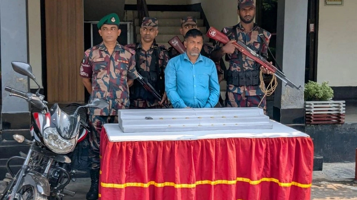 ১৩ সোনার বারসহ পাচারকারী আটক