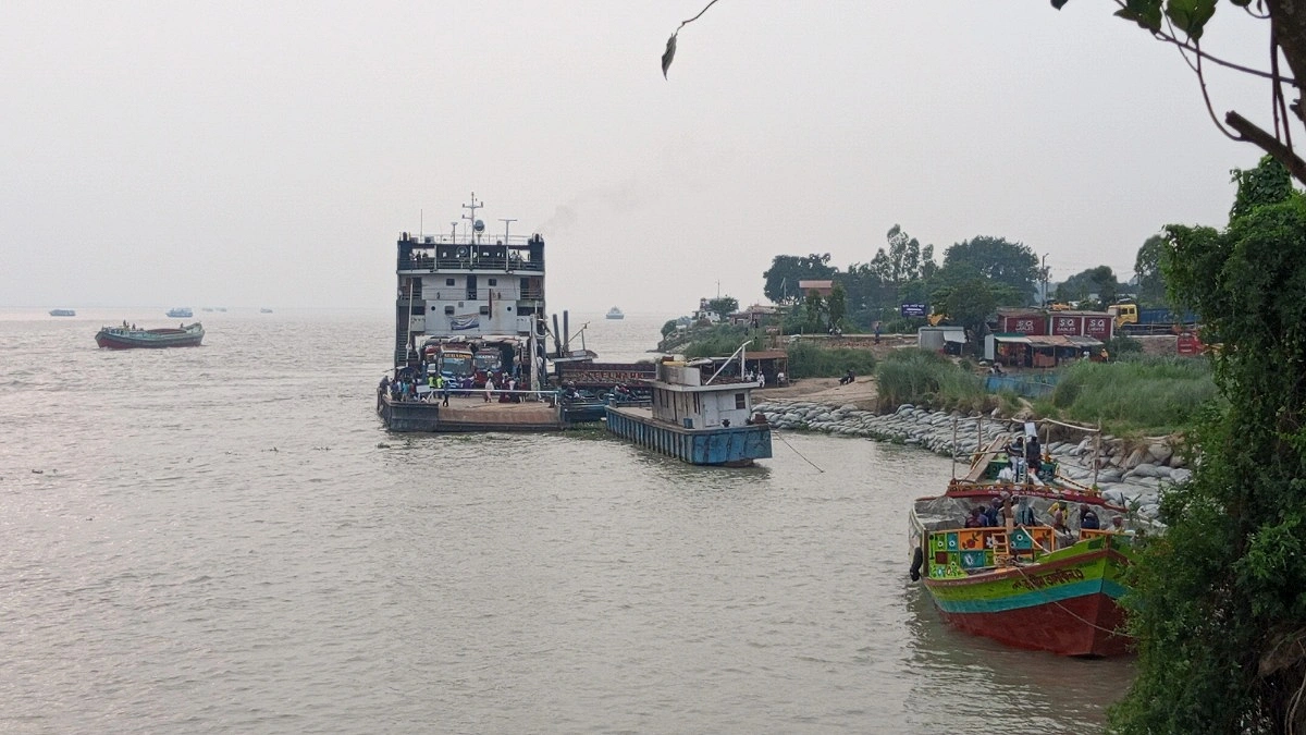 আধা ঘণ্টা পর স্বাভাবিক পাটুরিয়া-দৌলতদিয়া নৌরুট