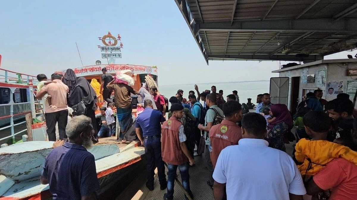 ঈদ শেষে দৌলতদিয়া ঘাটে বাড়ছে ঢাকামুখী যাত্রীর চাপ