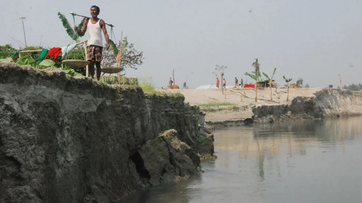 গরিবের জীবিকায় প্যারাগনের চোখ!