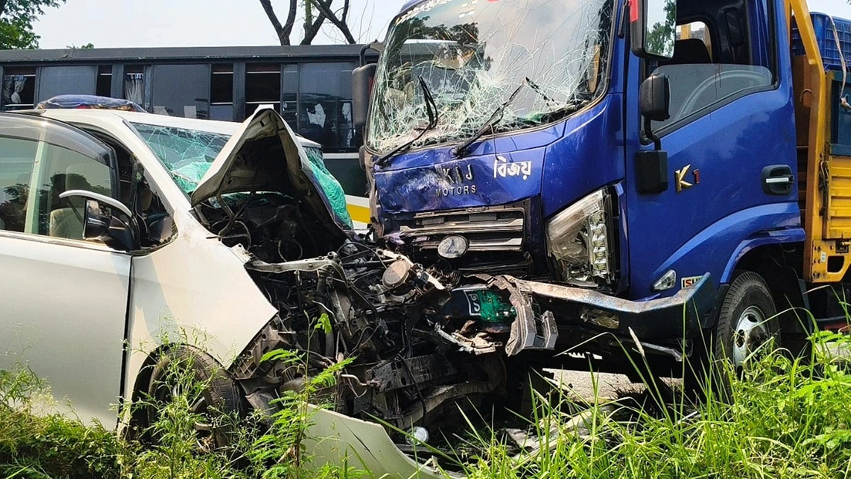 নাটোরে ট্রাকচাপায় দুই শিশু নিহত
