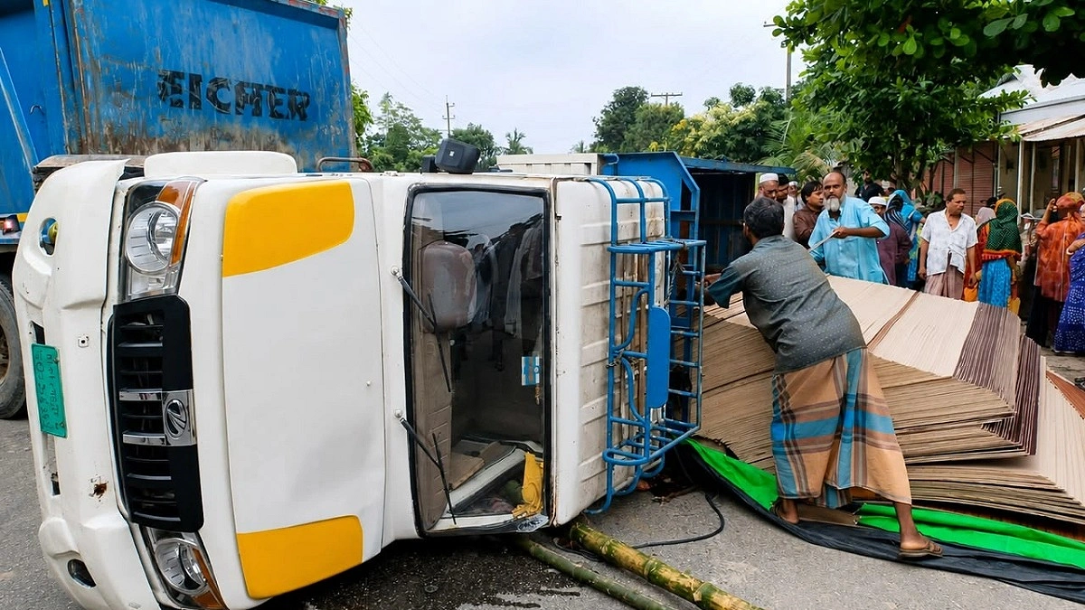 টাঙ্গাইলে পিকআপচাপায় প্রাণ গেল স্কুলছাত্রীর