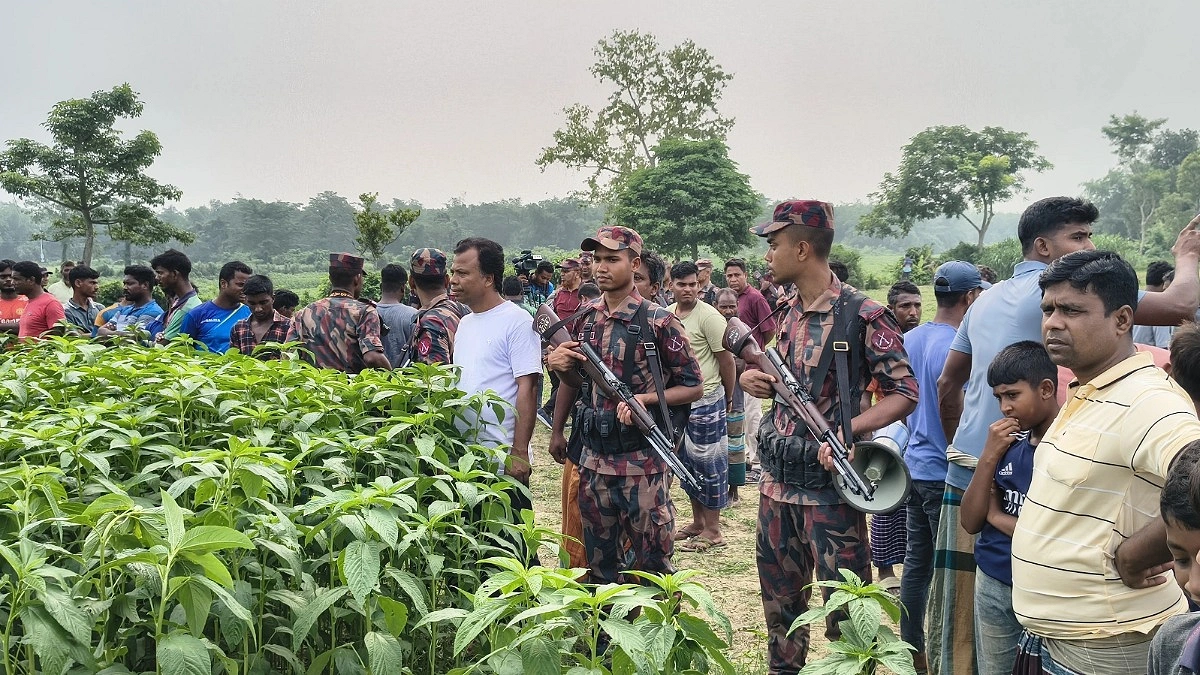 তেঁতুলবাড়িয়া সীমান্তে পুশইন রুখে দিল বিজিবি-গ্রামবাসী
