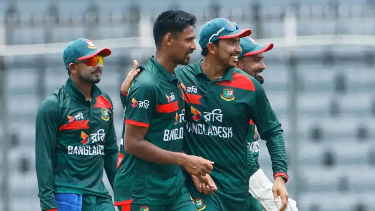 ক্রিকেটারদের ২ কোটি টাকা বোনাস দিলেন ক্রীড়া প্রতিমন্ত্রী