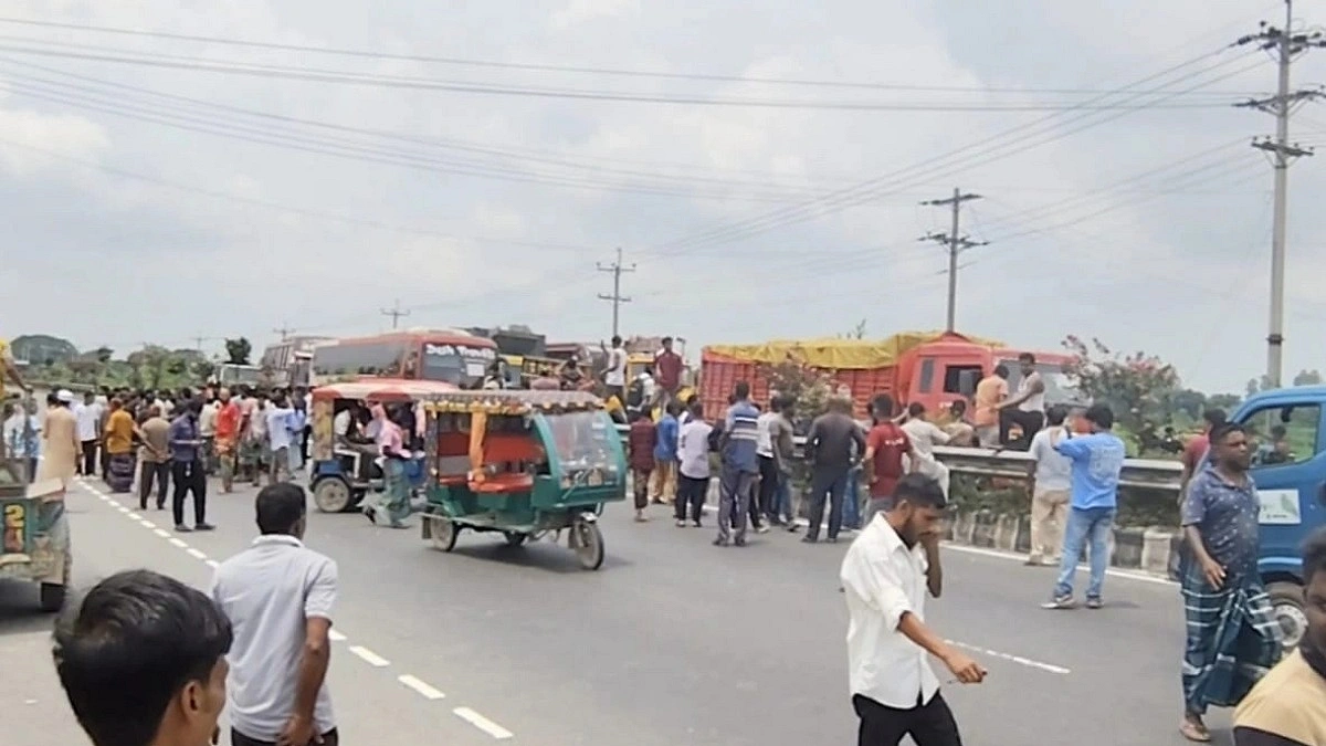 বিদ্যুতের দাবিতে ঢাকা-টাঙ্গাইল মহাসড়ক অবরোধ