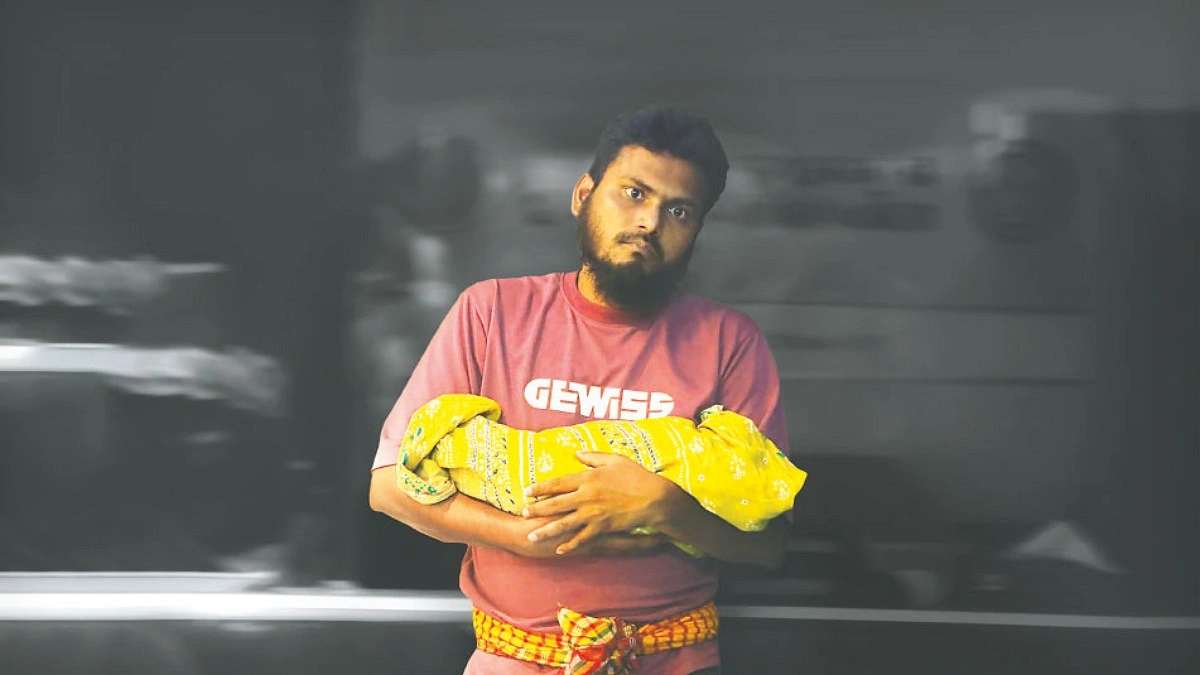 দেশ যখন ছুটিতে মৃত্যু তখন শিয়রে