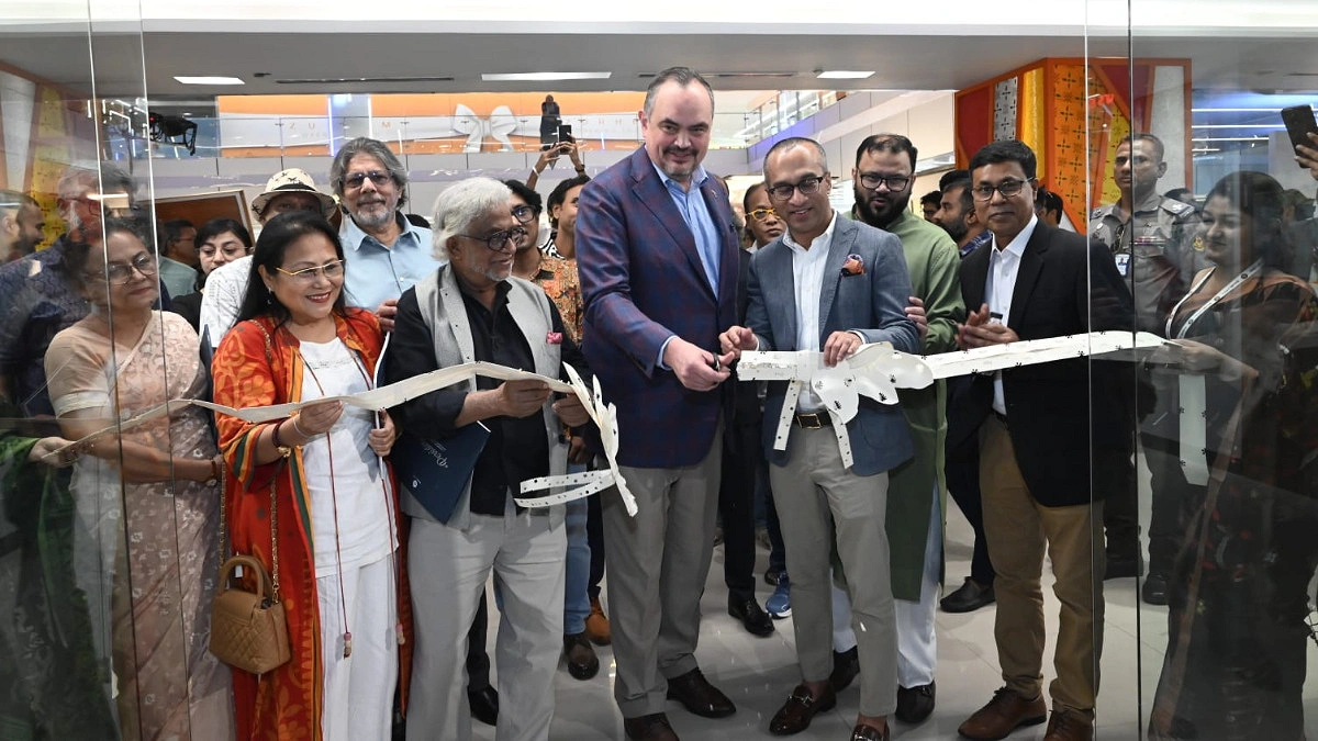 পারসিস্টেন্স শিরোনামের প্রদর্শনী শুরু ভূমি গ্যালারিতে