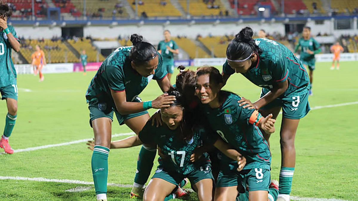 শিরোপা হারিয়ে আগেরবারের বোনাস পেলেন মেয়েরা