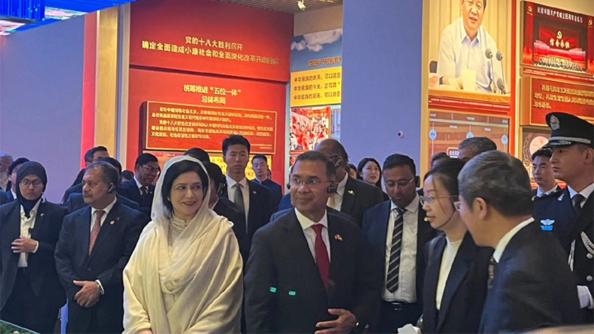চীনা কমিউনিস্ট পার্টির জাদুঘর পরিদর্শনে প্রধানমন্ত্রী