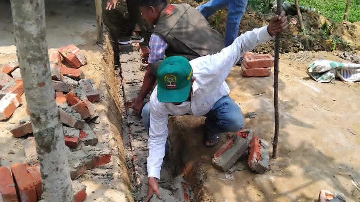বনভূমি দখল করে বাড়ি নির্মাণ, গুঁড়িয়ে দিল বন বিভাগ