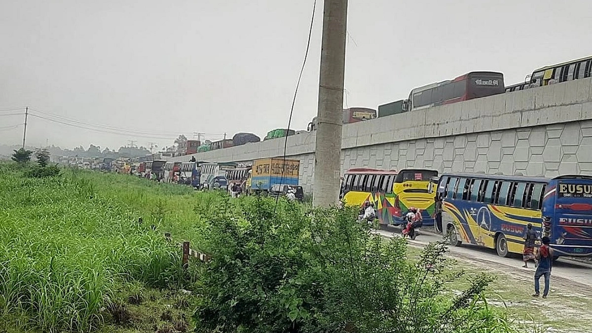 যমুনা সেতুতে ৭ কিলোমিটার যানজট, দুর্ভোগে যাত্রীরা