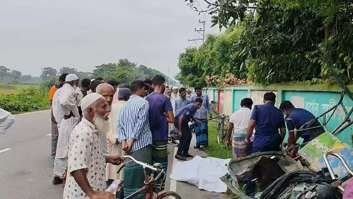 ট্রাকের ধাক্কায় অটোরিকশার ২ যাত্রী নিহত
