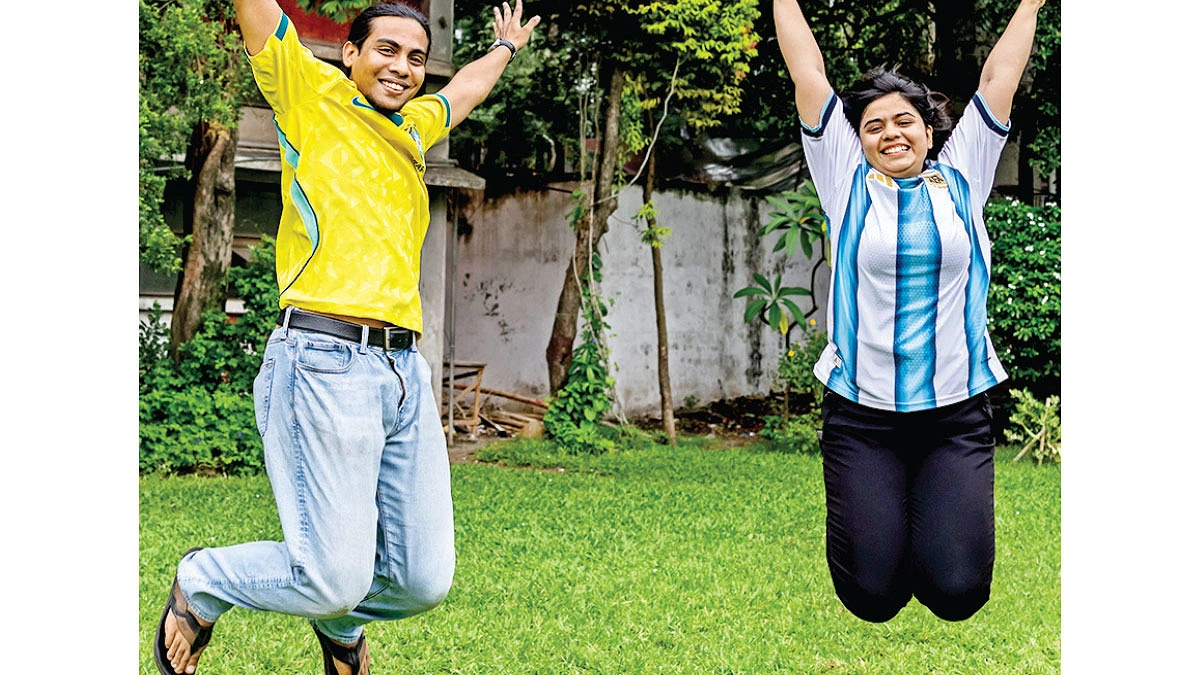 খেলার আমেজে রঙিন