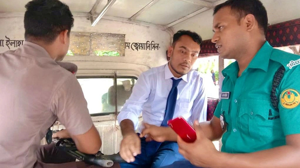 মাস্টার্সের ভাইভা দিতে এসে সাবেক ছাত্রলীগ নেতা গ্রেপ্তার
