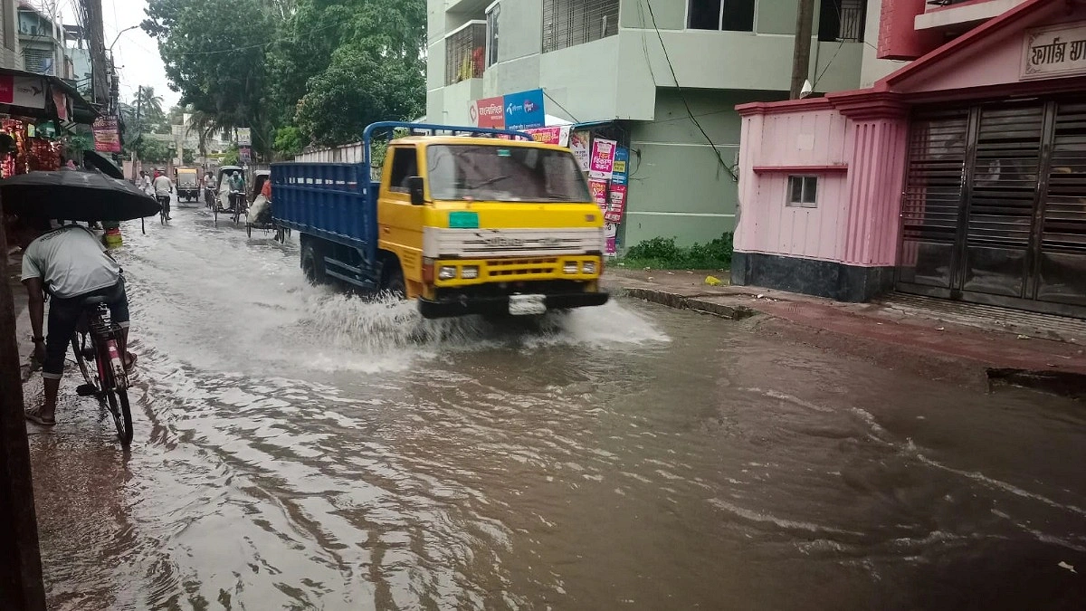 বৃষ্টিতে হাসল কৃষক, ভোগান্তিতে নগরবাসী