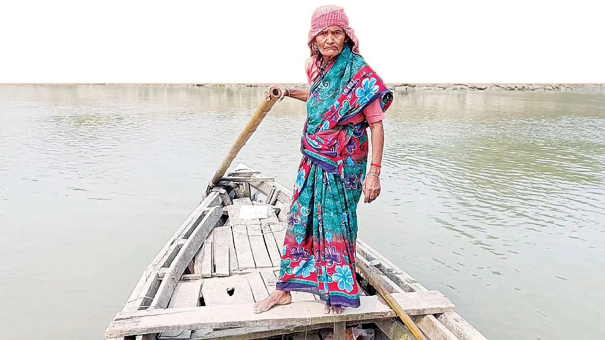 তাছলিমা মাঝি হাল ধরেছেন সংসারের বৈঠায়