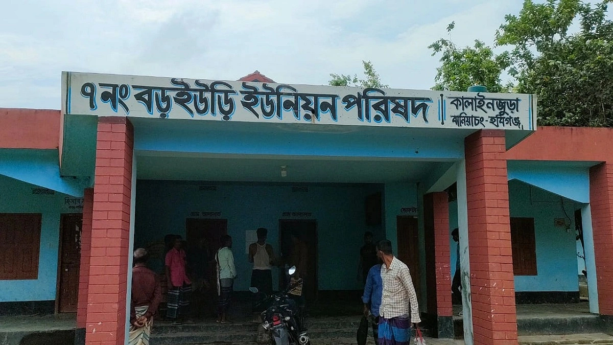 চেয়ার দখল নিয়ে দুই গ্রুপের সংঘর্ষ, ওসিসহ আহত শতাধিক