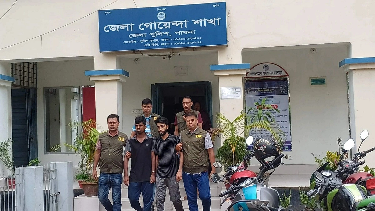 পাবনায় ছেলের সামনে বাবাকে গুলি করে হত্যা, গ্রেপ্তার ৩