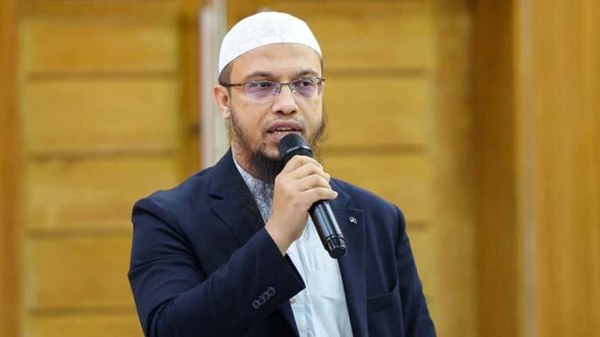 কোটি মানুষ ক্ষুধার্ত আর খেলার পেছনে চলছে উন্মাদনা : আহমাদুল্লাহ