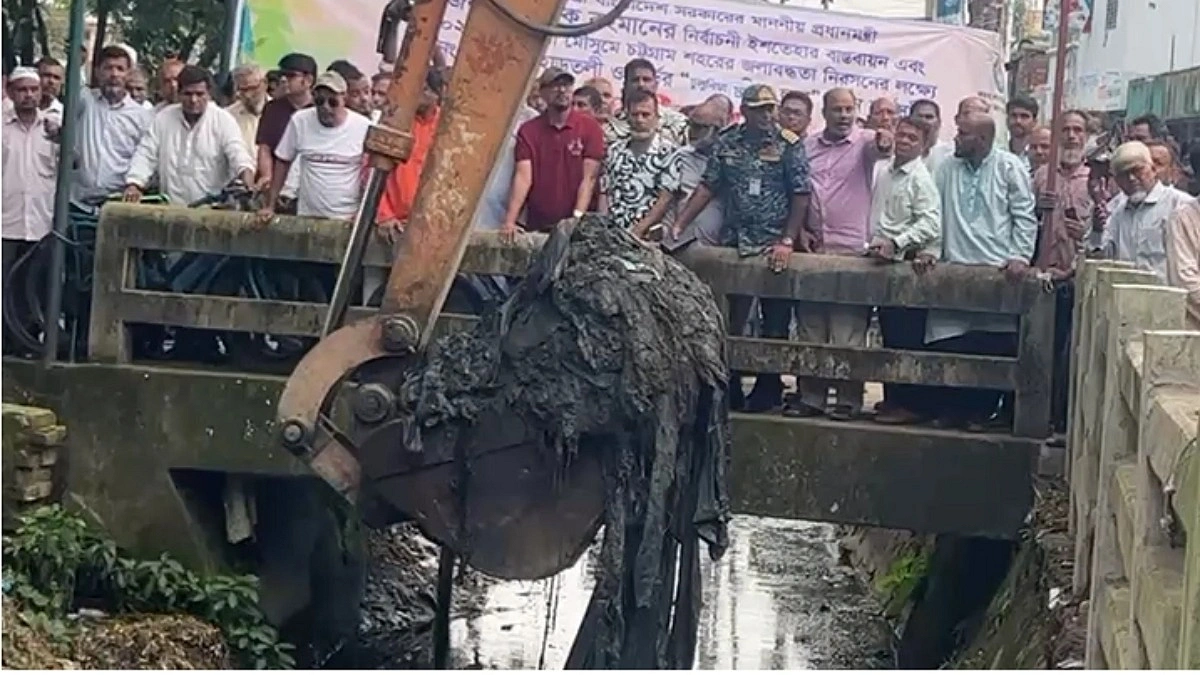 খাল দখলদারদের সরে যেতে হবে, না হলে আইনি ব্যবস্থা : চসিক মেয়র