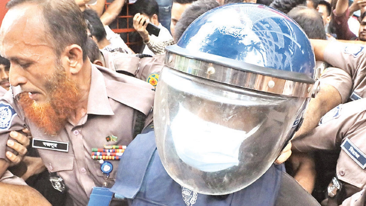 মামলার প্রতিটি পৃষ্ঠায় বেদনা আর ক্ষোভ