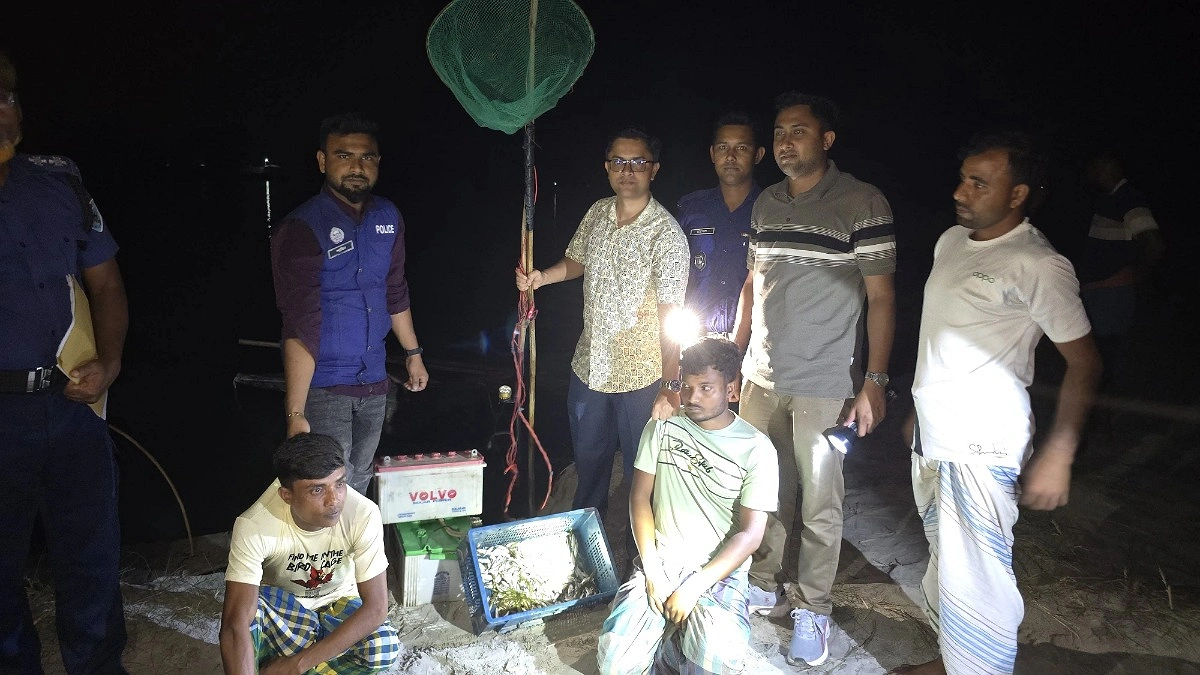 কুড়িগ্রামের নদীতে অবৈধ মাছ ধরার সরঞ্জাম জব্দ