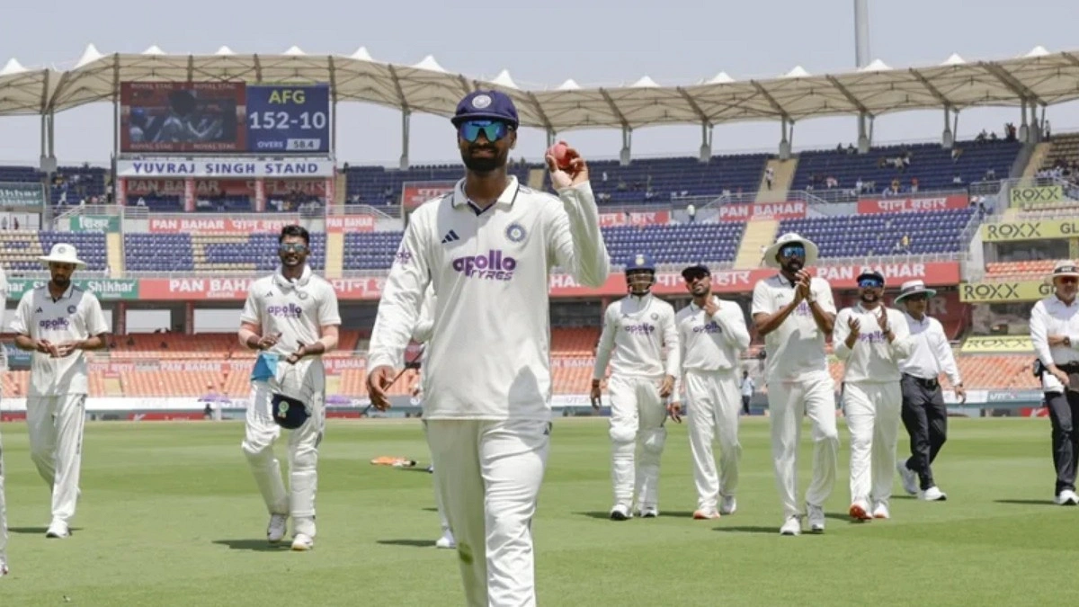 টেস্ট অভিষেকেই ৬ উইকেট, ৪৭ বছরের রেকর্ড ভাঙলেন ভারতের সুতার