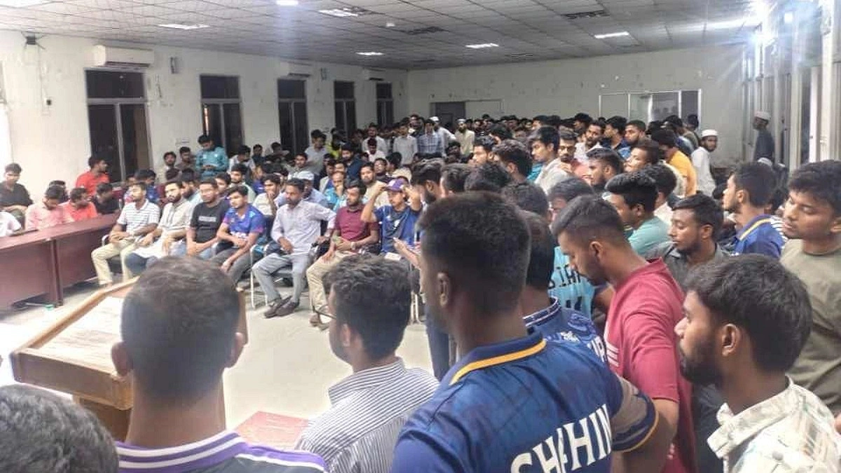 শিক্ষার্থীদের ‘শিয়াল’ বলার অভিযোগ, উত্তপ্ত ক্যাম্পাস