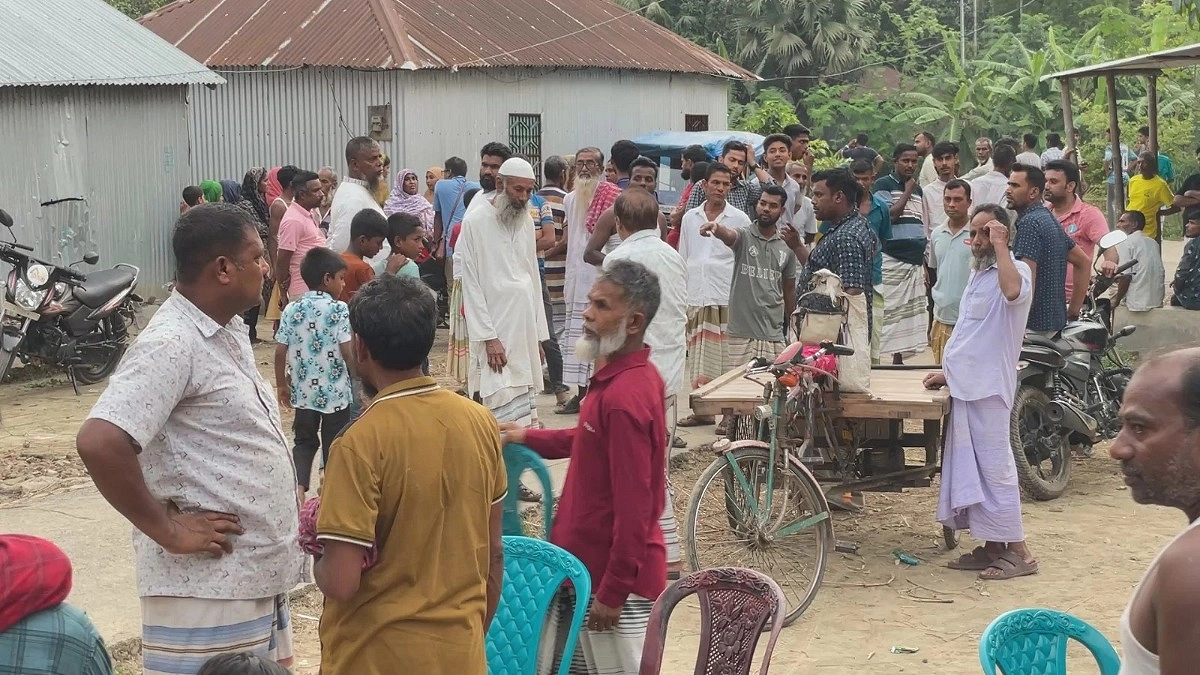 হত্যার বিচার ভিন্ন খাতে নিতেই অভিযুক্তের বাড়িতে অগ্নিকাণ্ড— সন্দেহ রিয়ার পরিবারের