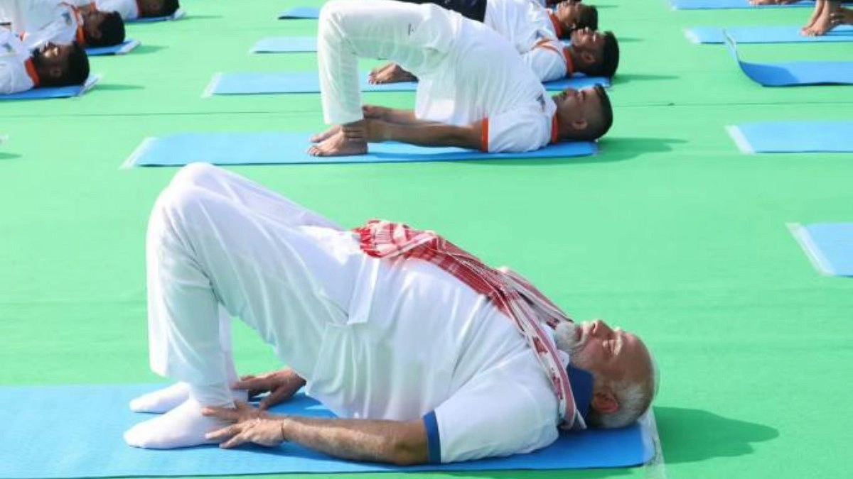 কলকাতার রেড রোডে আন্তর্জাতিক যোগ দিবস ঘিরে বিতর্ক