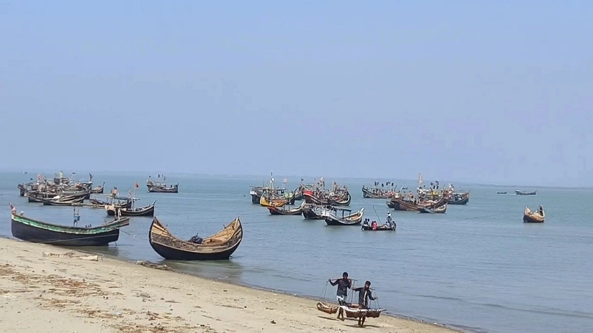 টেকনাফে ৭ জেলেকে ধরে নিয়ে গেল আরাকান আর্মি