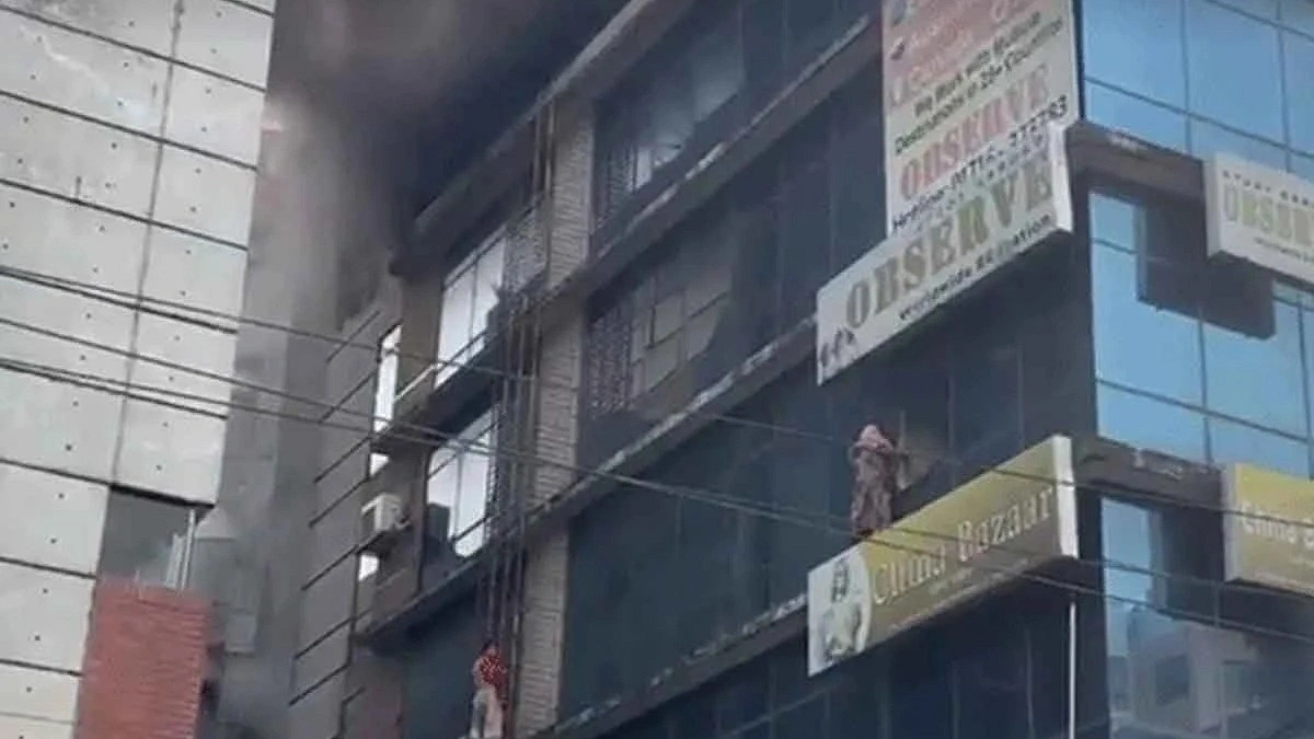 ধানমন্ডির বহুতল ভবনে আগুন