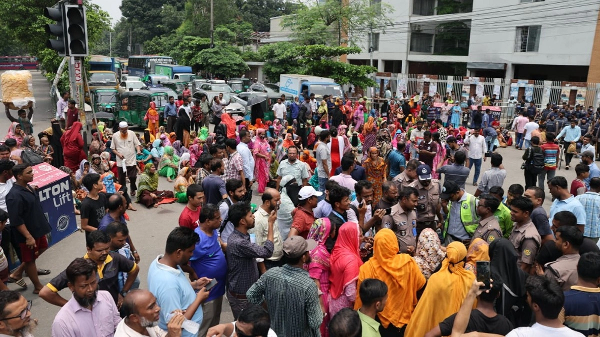 মহাখালী-তেজগাঁওয়ে সড়ক অবরোধ পোশাকশ্রমিকদের
