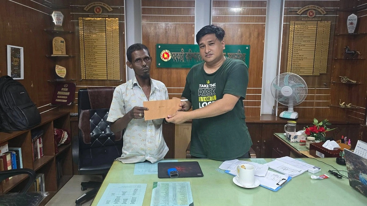 বজ্রপাতে মৃত্যু কিশোরের, পরিবারের পাশে পৌর প্রশাসক