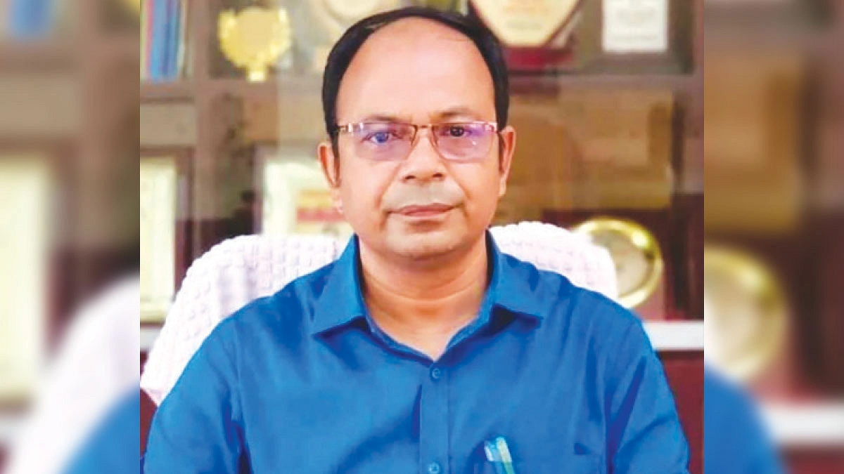 শিক্ষকদের আর্থিক বৈষম্য নিরসন চাই