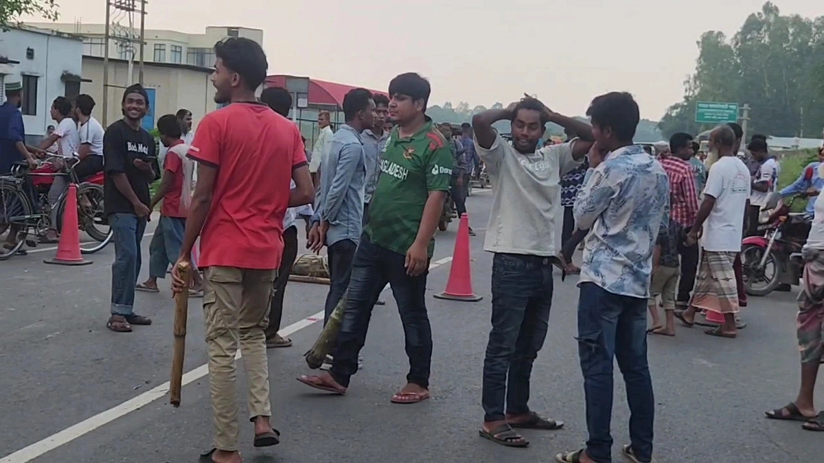 লালমনিরহাটে বাসের ধাক্কায় প্রাণ গেল অটোরিকশাচালকের