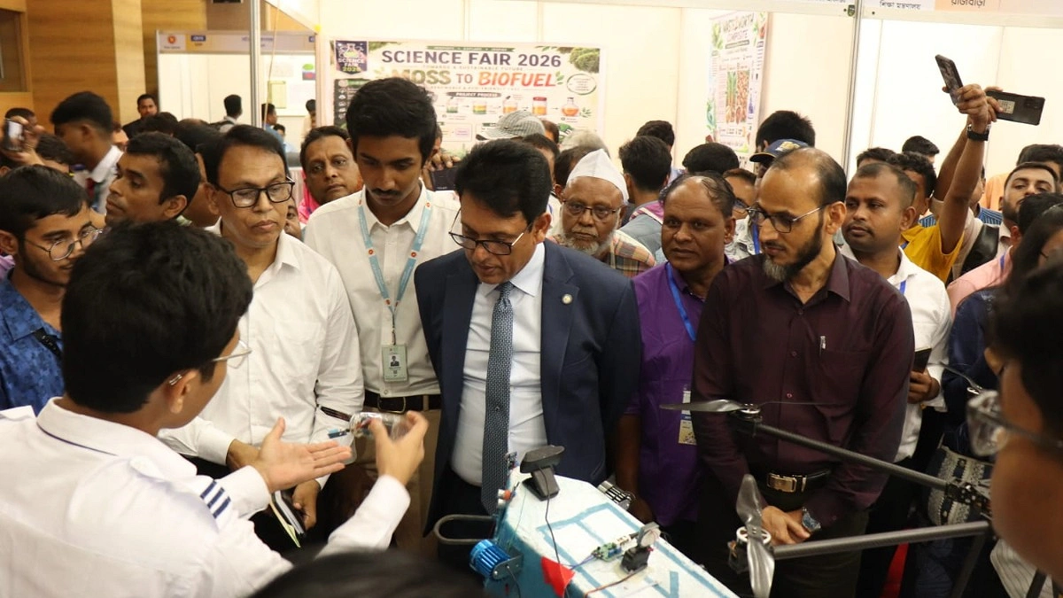 শিক্ষার্থীদের সঙ্গে খাবার খেলেন প্রধানমন্ত্রী, কাল দেবেন পুরস্কার