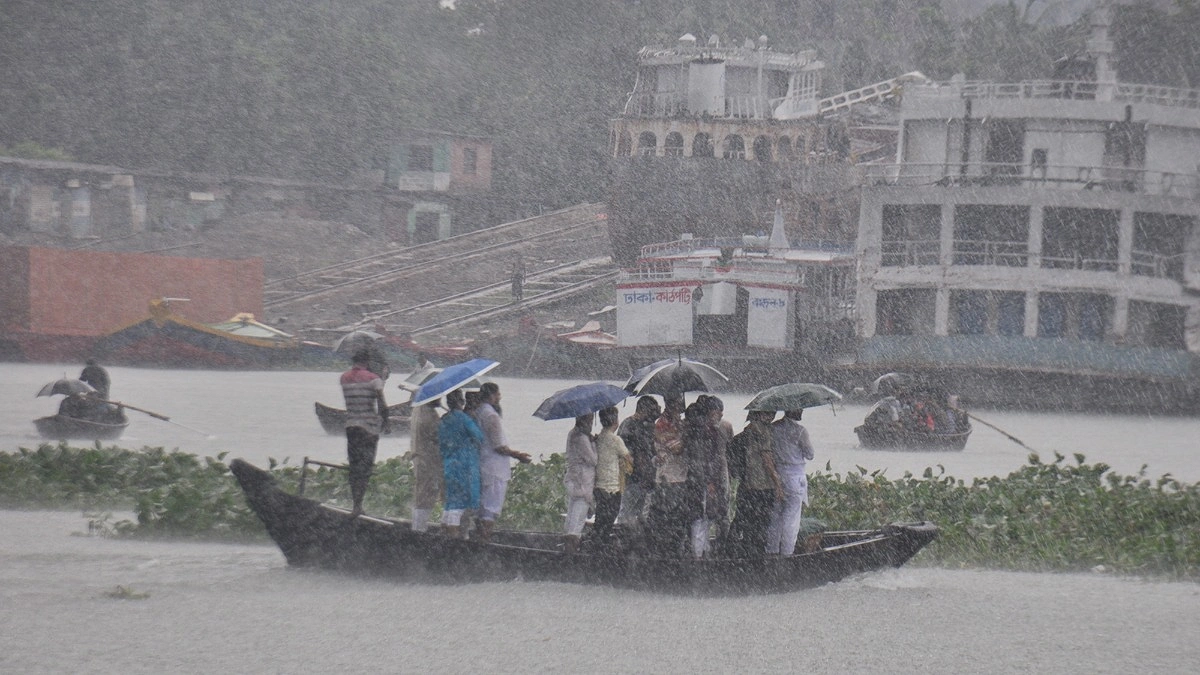 সক্রিয় মৌসুমি বায়ু, বৃষ্টির প্রবণতা বাড়তে পারে