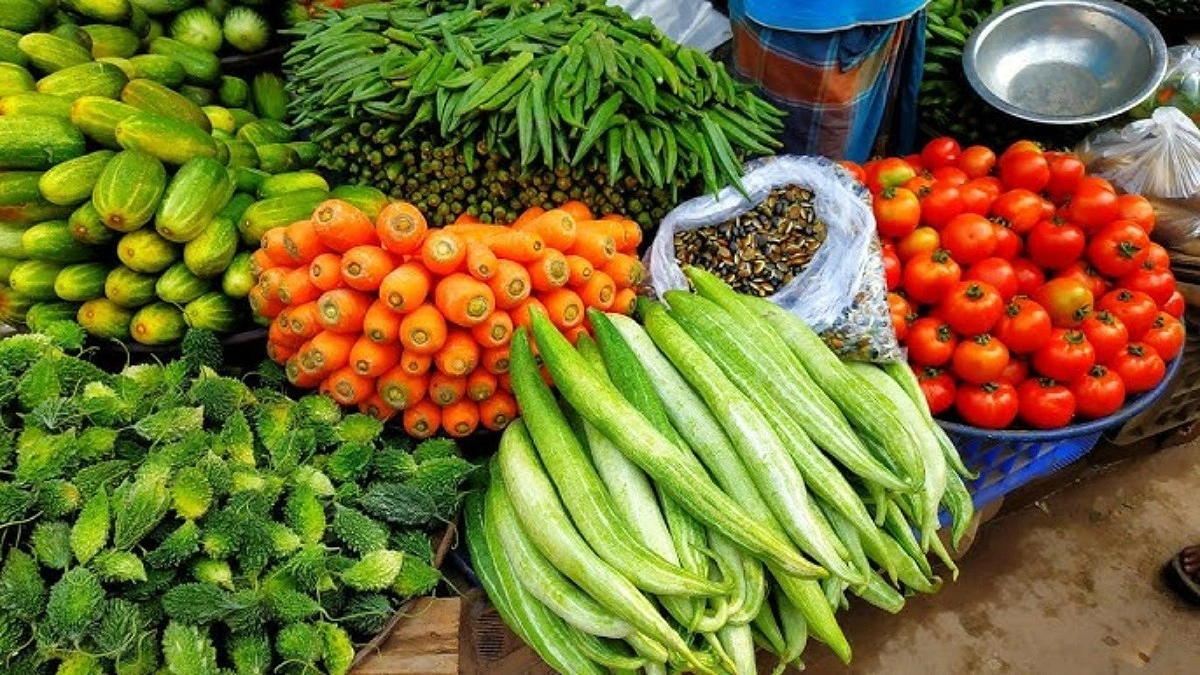৫০ টাকায় মিলছে ঢেঁড়স, মরিচের কেজি ১০০