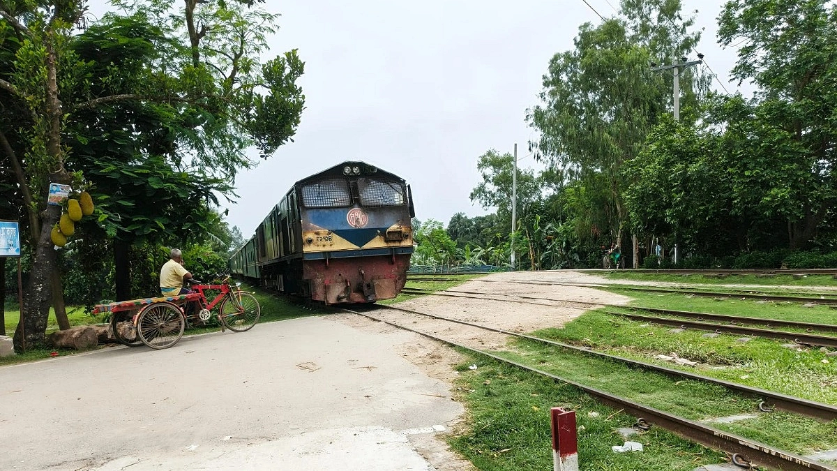 ৪০ রেলক্রসিংয়ের ৩১টিই অরক্ষিত, বাড়ছে দুর্ঘটনার ঝুঁকি
