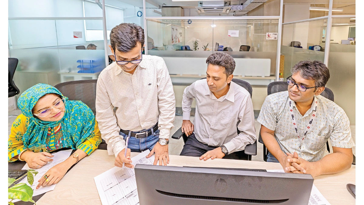 আমরা কজন আগামীর স্বজন