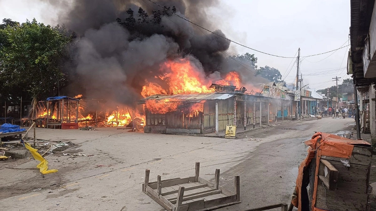 ভূরুঙ্গামারী বাজারের দুই মার্কেটে আগুন, পুড়েছে ১০৫ দোকান