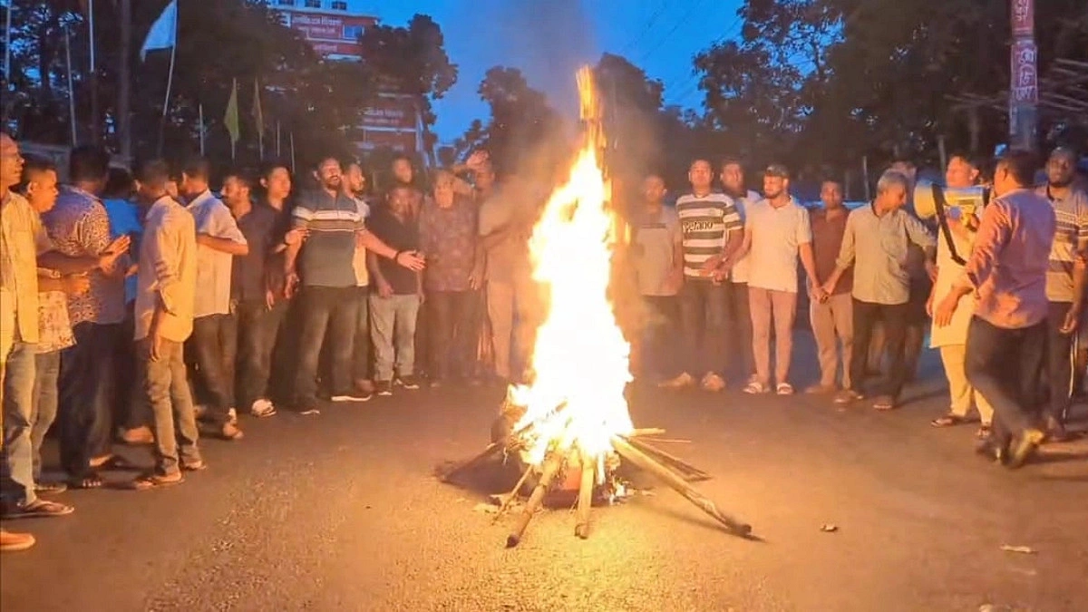 দীপেন দেওয়ানের পদত্যাগ প্রত্যাহারের দাবিতে সড়ক অবরোধ