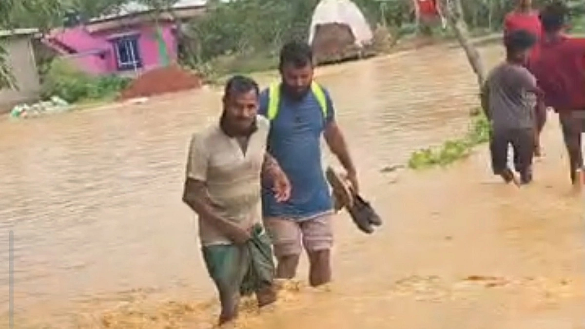 পাহাড়ি ঢলে পানিবন্দি ৫ শতাধিক পরিবার