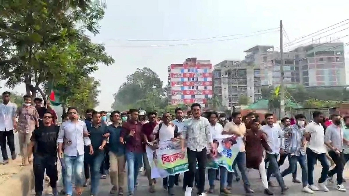 ভালুকায় নিষিদ্ধ ছাত্রলীগের বিক্ষোভ মিছিল