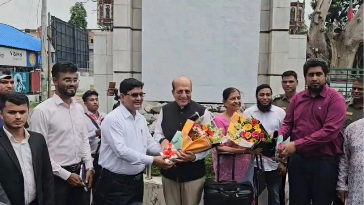 ভালোবাসা ও আন্তরিকতায় সব সমস্যার সমাধান সম্ভব: বেনাপোলে দীনেশ ত্রিবেদী