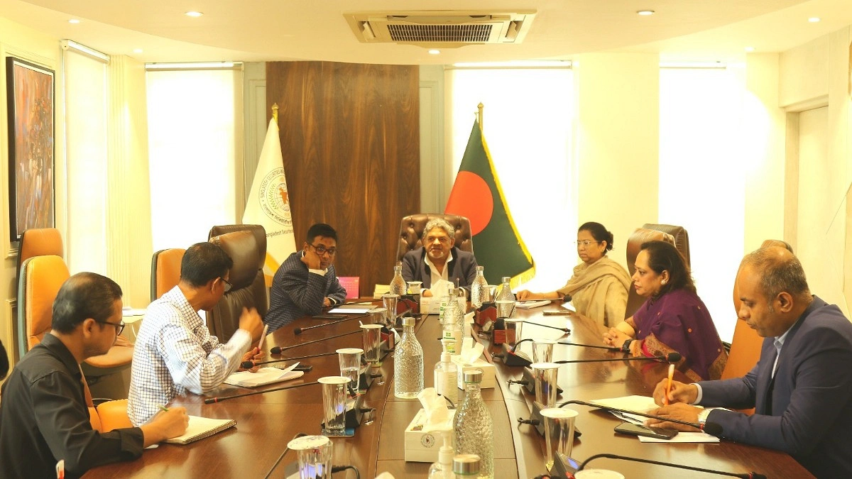 ডিএসইকে রিয়েল-টাইম সার্ভেইল্যান্স জোরদারের নির্দেশ বিএসইসির