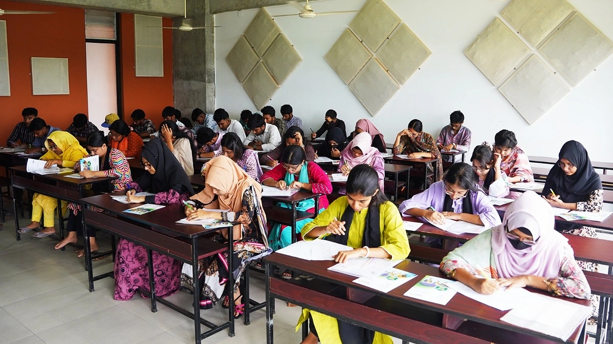 বরেন্দ্র বিশ্ববিদ্যালয়ে সামার সেমিস্টারের ভর্তি পরীক্ষা সম্পন্ন