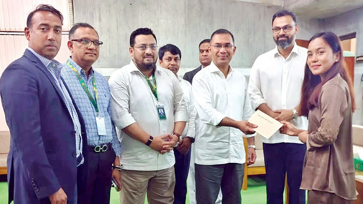 উপহার পেয়ে ঋতু যাচ্ছেন মিয়ানমারে