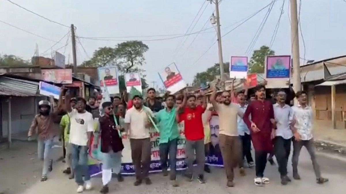 পূর্বধলায় নিষিদ্ধ ছাত্রলীগের ২ মিনিট ৫২ সেকেন্ডের মিছিল